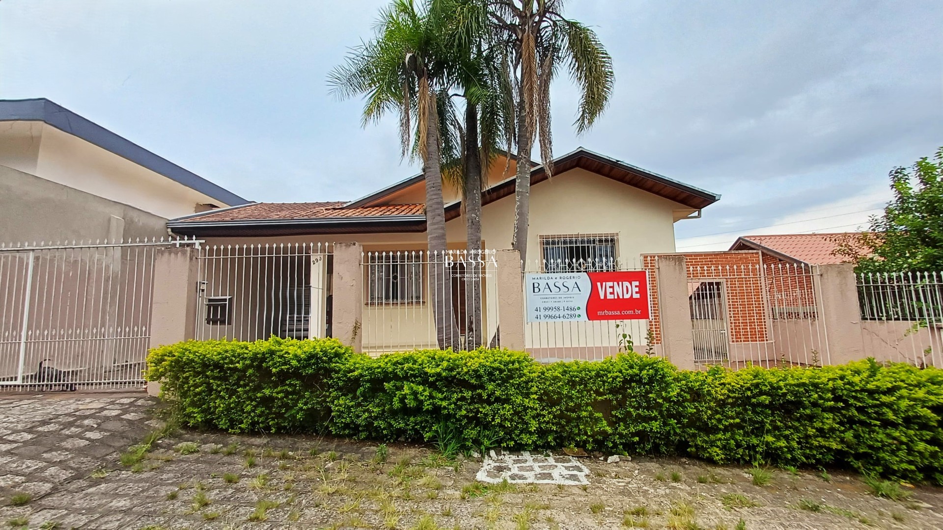 Terreno localizado no Bairro Guabirotuba medindo 462m²