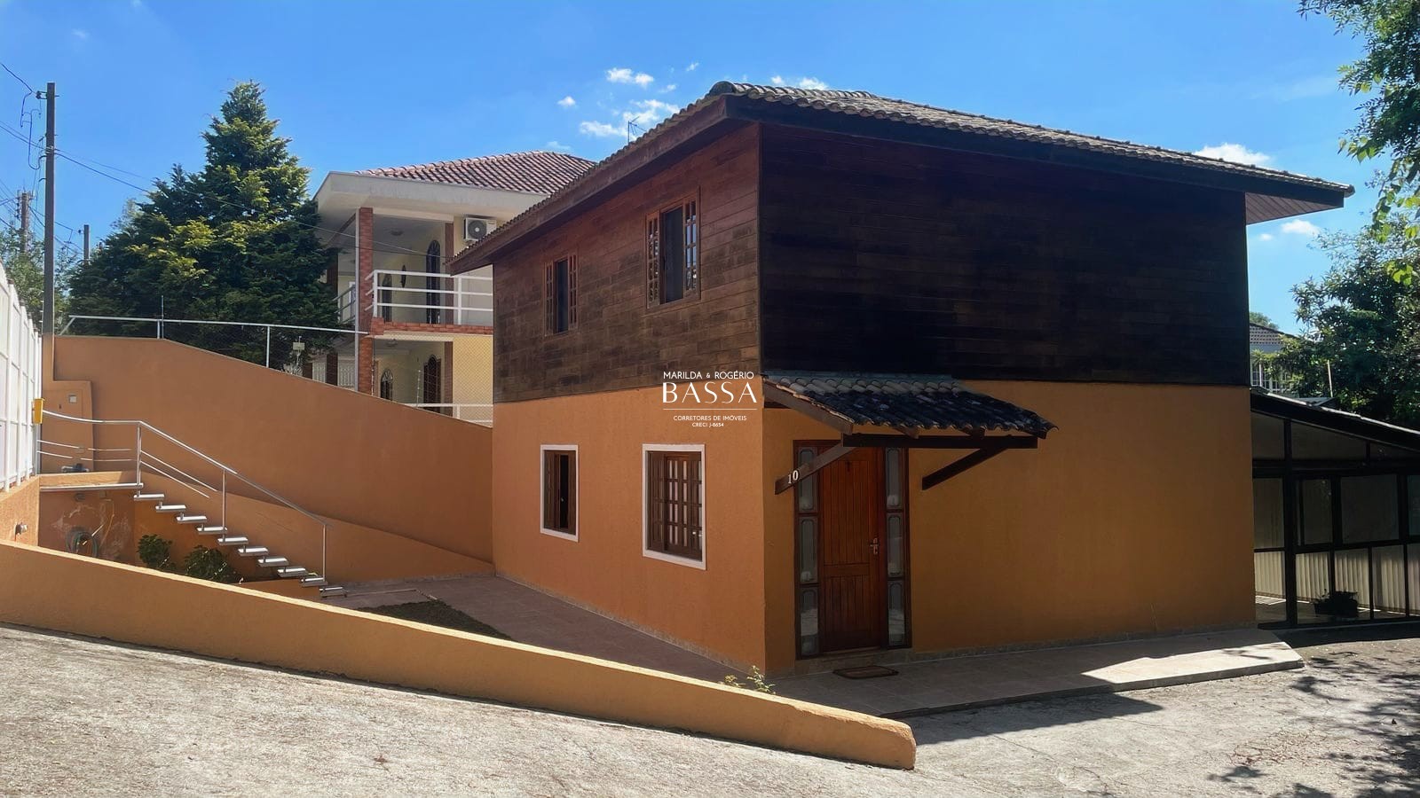 Sobrado localizado no Bairro Jardim Aristocrata com 04 dormitórios
