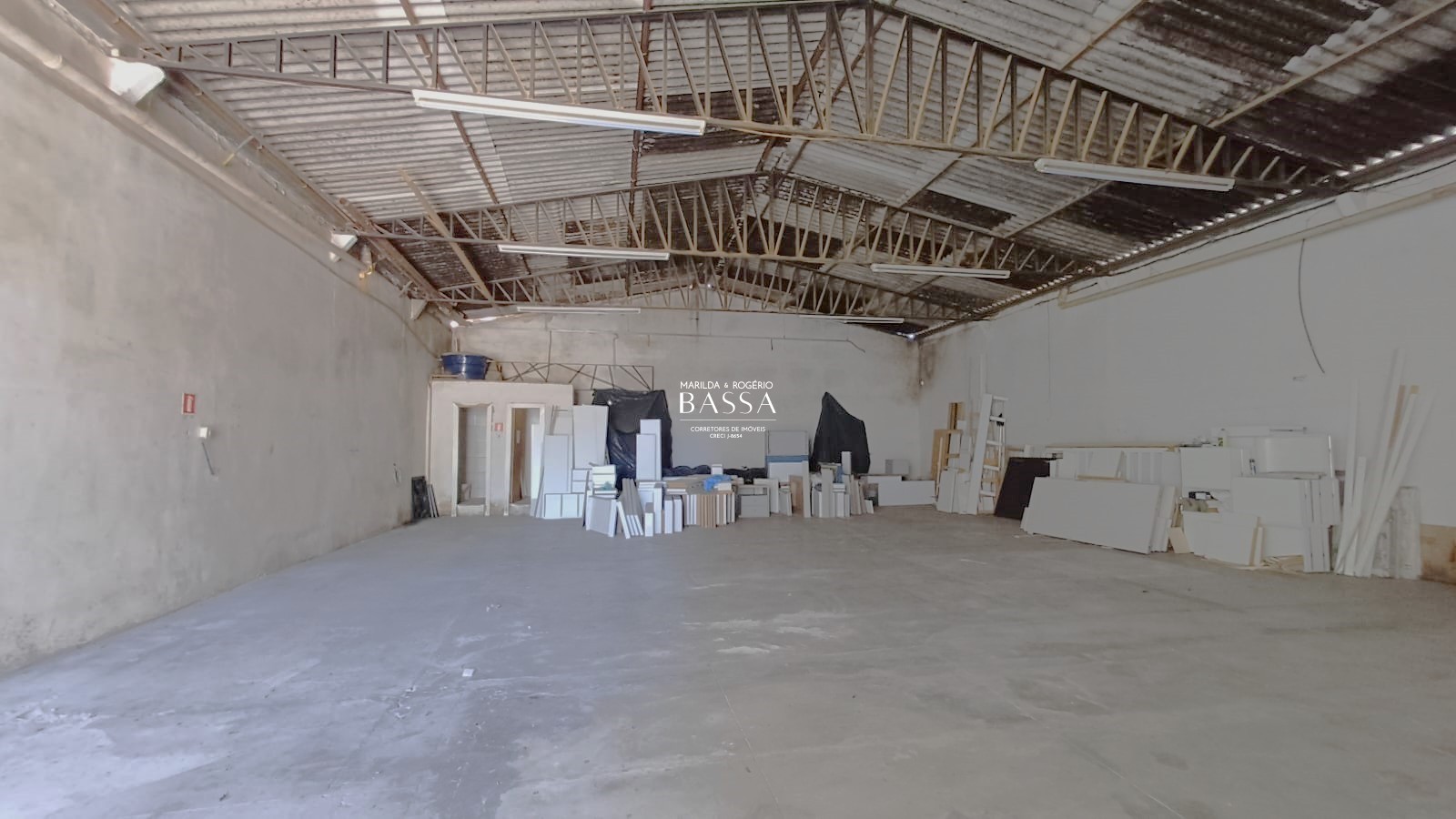 Barracão de 260m²  com residência no Bairro Afonso Pena