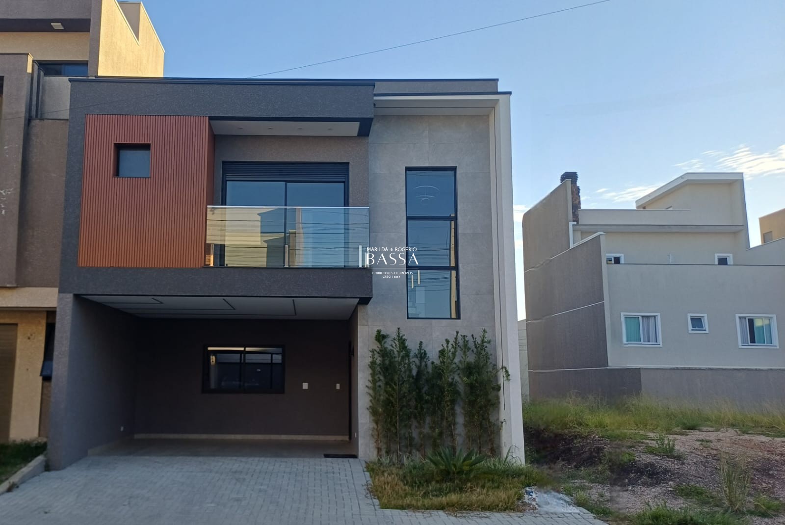 Sobrado - Condomínio fechado - Bairro Costeira