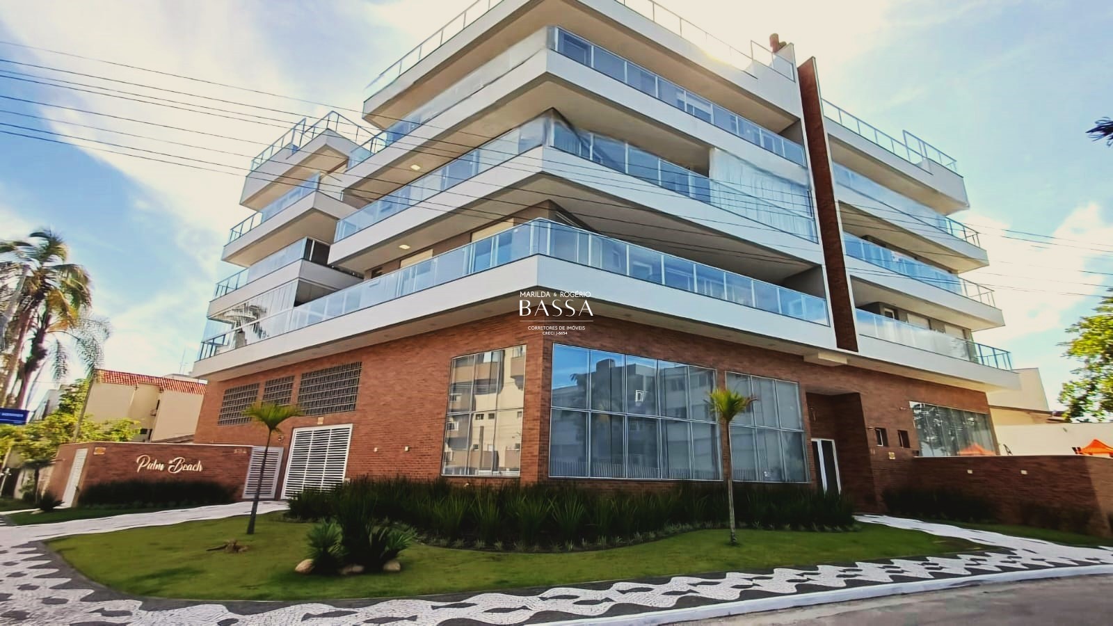 Apartamento no Balneário de Caiobá com 3 suítes