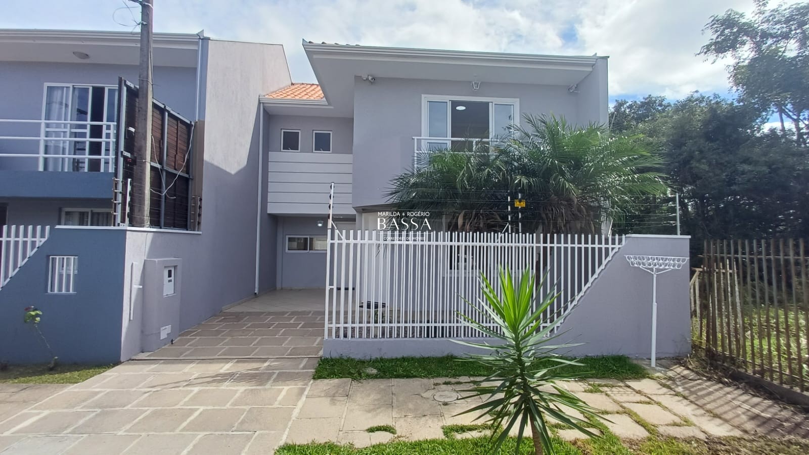 Sobrado 3 dormitórios Bairro Costeira em São José dos Pinhais